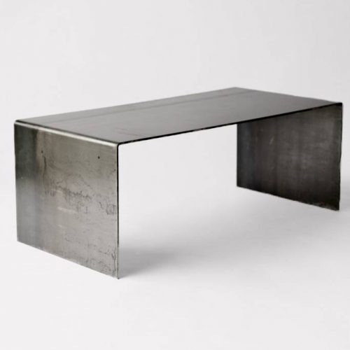 Bukket sofabord i stål